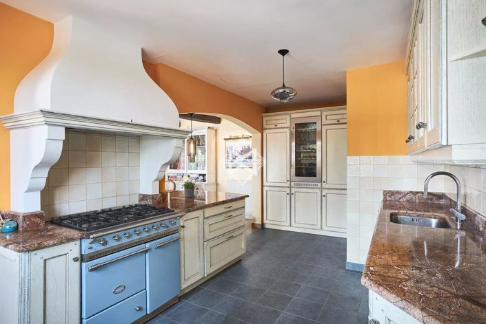 Image No.6-5 Bed House for sale