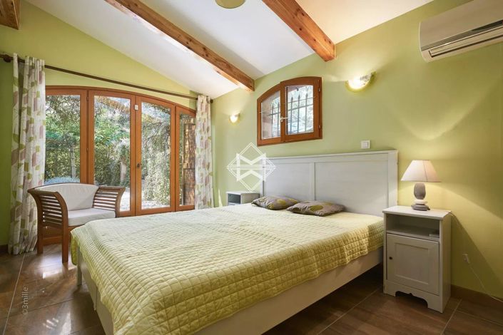 Image No.8-5 Bed House for sale