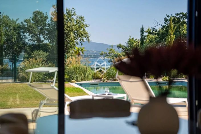 Image No.2-4 Bed House for sale