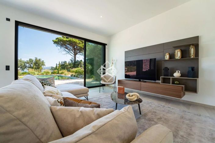 Image No.4-4 Bed House for sale