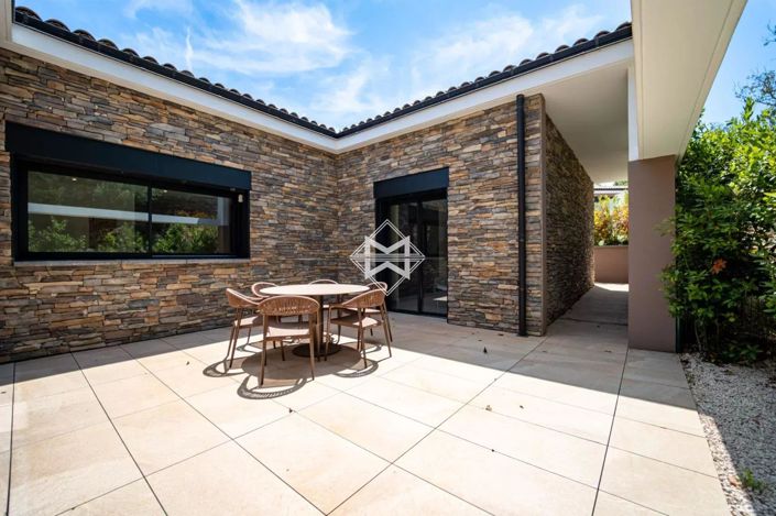 Image No.6-4 Bed House for sale