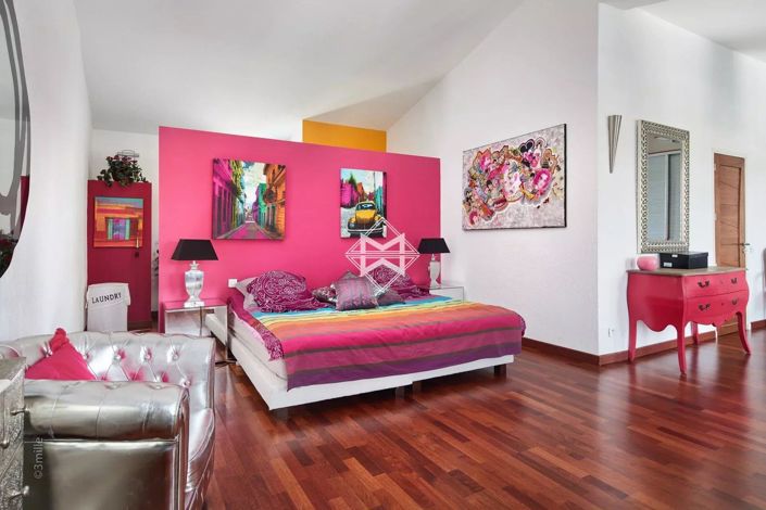 Image No.10-6 Bed House for sale