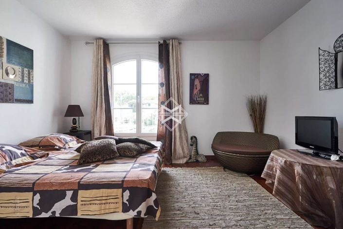 Image No.11-6 Bed House for sale