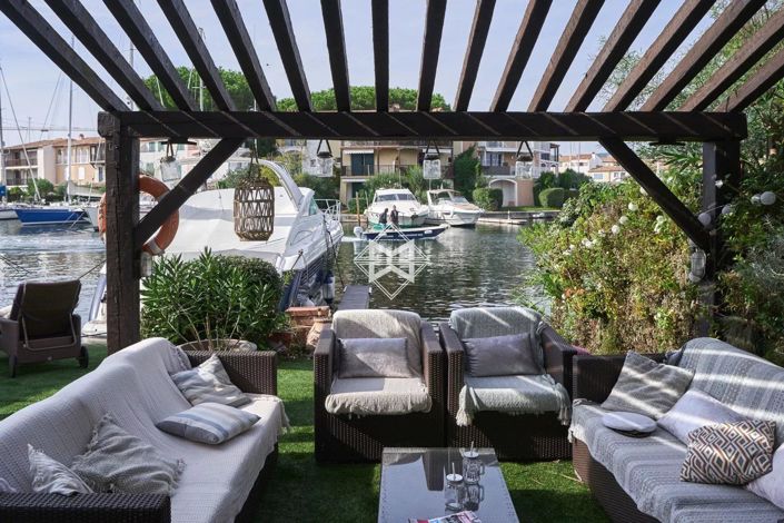 Image No.4-6 Bed House for sale