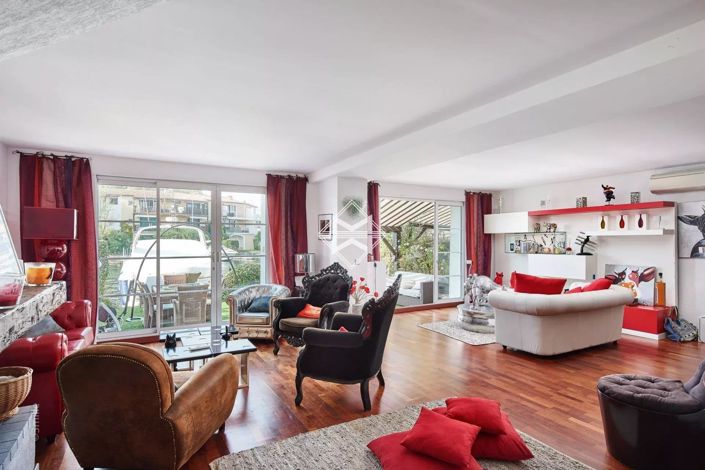 Image No.6-6 Bed House for sale