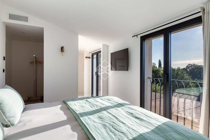 Image No.12-4 Bed House for sale