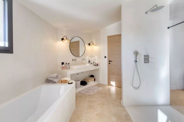 Image No.15-4 Bed House for sale