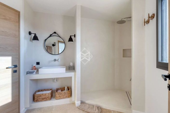 Image No.16-4 Bed House for sale