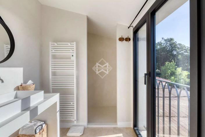 Image No.17-4 Bed House for sale