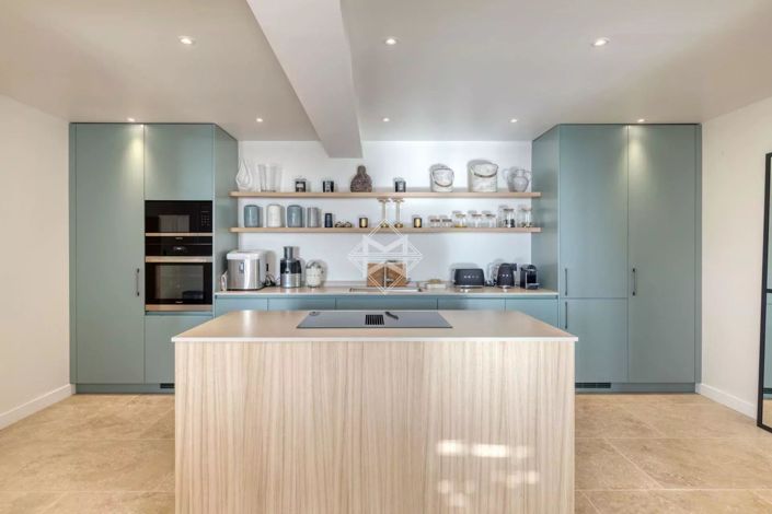 Image No.8-4 Bed House for sale