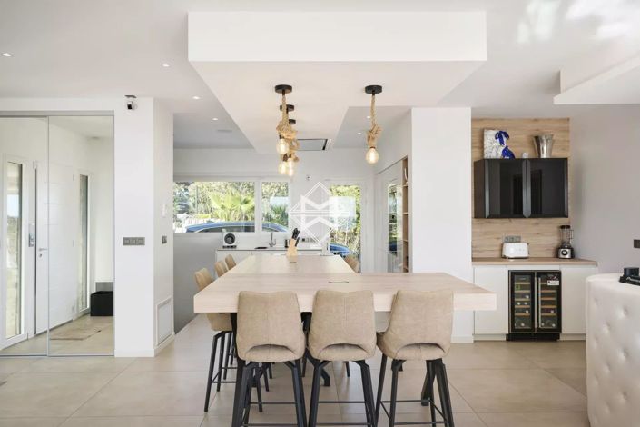 Image No.10-5 Bed House for sale