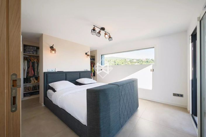 Image No.11-5 Bed House for sale