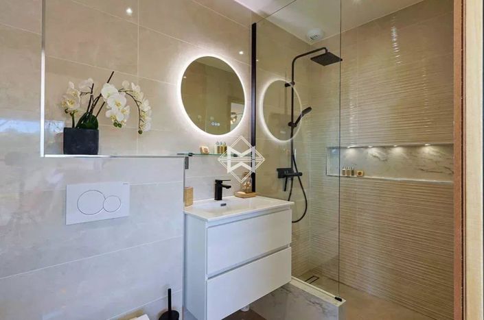 Image No.16-5 Bed House for sale