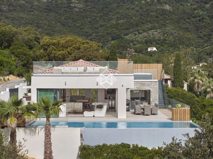 Image No.4-5 Bed House for sale