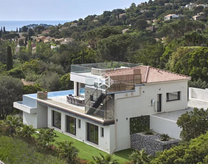 Image No.5-5 Bed House for sale