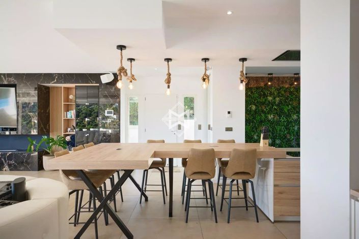 Image No.9-5 Bed House for sale