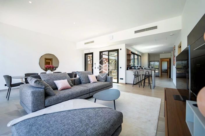 Image No.5-4 Bed House for sale