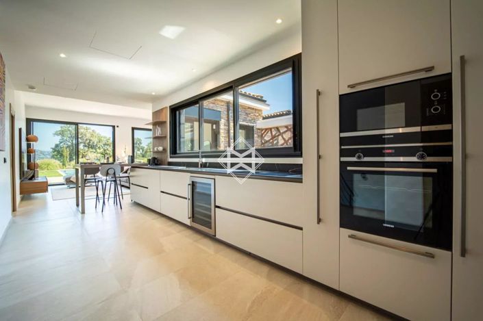 Image No.6-4 Bed House for sale