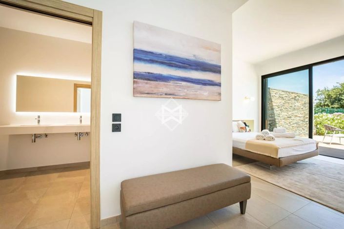 Image No.8-4 Bed House for sale