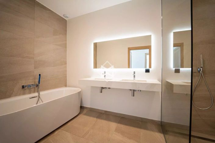 Image No.9-4 Bed House for sale