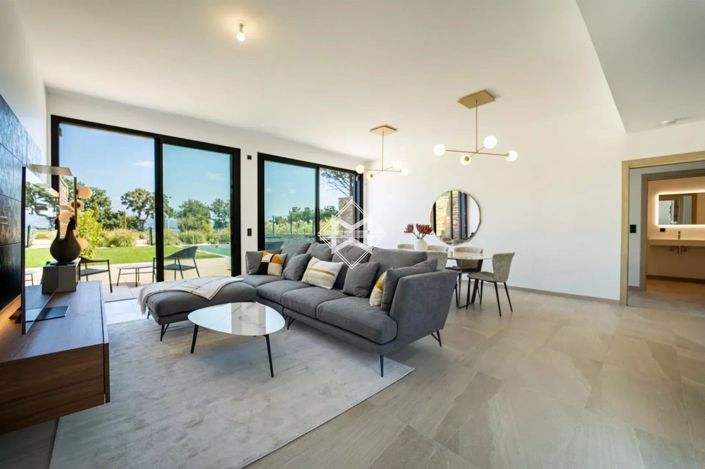 Image No.3-4 Bed House for sale