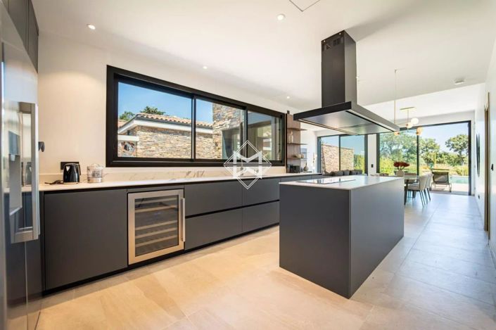 Image No.5-4 Bed House for sale