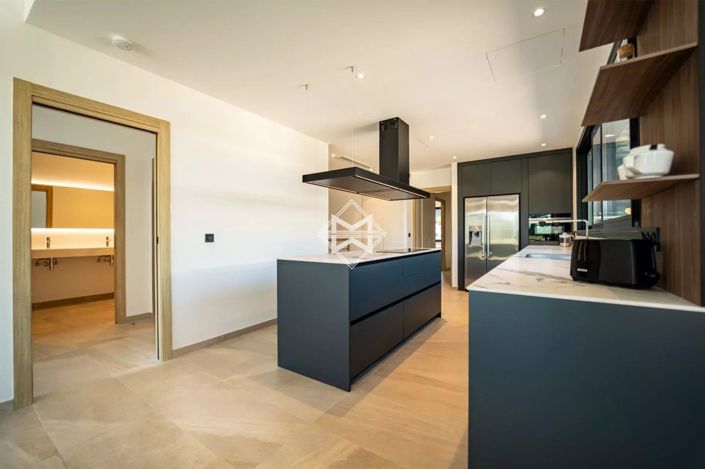 Image No.6-4 Bed House for sale