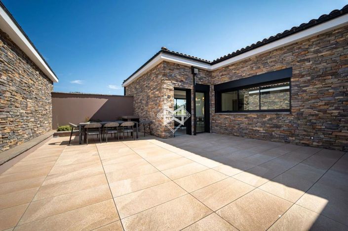 Image No.9-4 Bed House for sale