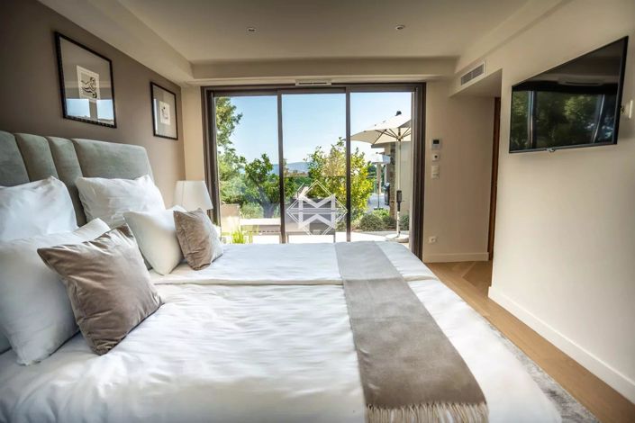 Image No.10-5 Bed House for sale