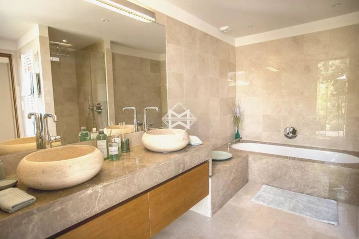 Image No.12-5 Bed House for sale