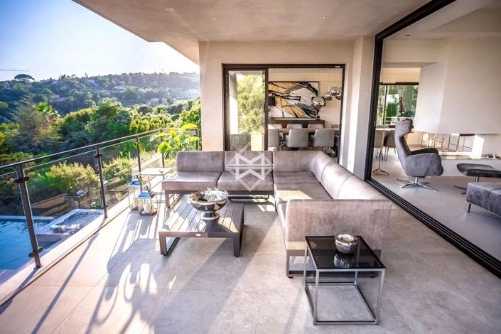 Image No.6-5 Bed House for sale