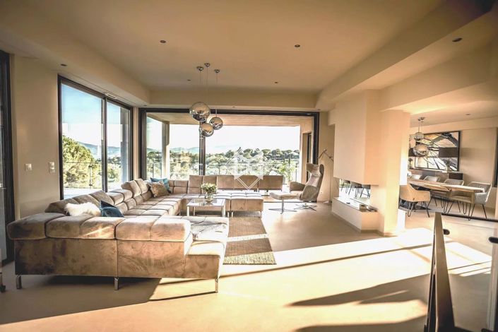 Image No.7-5 Bed House for sale