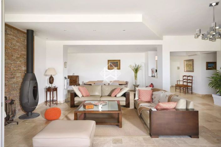 Image No.10-5 Bed House for sale