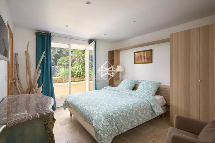 Image No.13-5 Bed House for sale