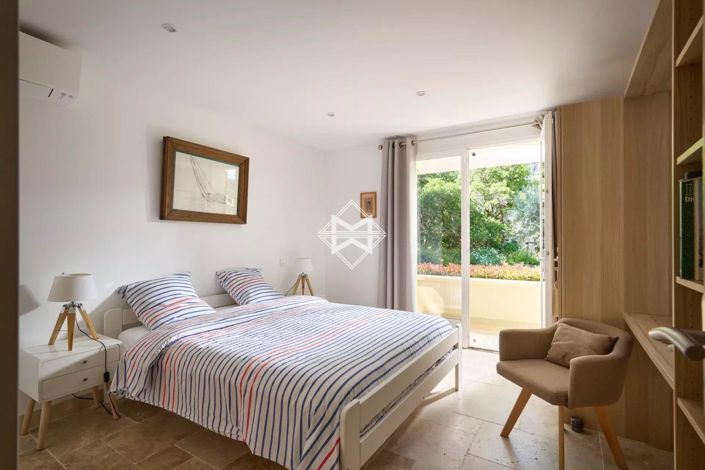 Image No.14-5 Bed House for sale