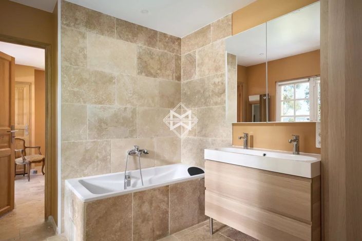 Image No.16-5 Bed House for sale