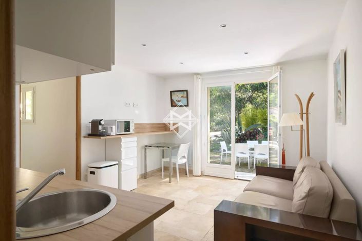 Image No.17-5 Bed House for sale