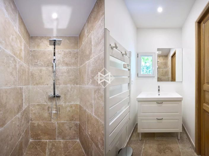 Image No.17-5 Bed House for sale