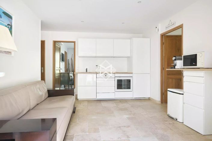 Image No.18-5 Bed House for sale