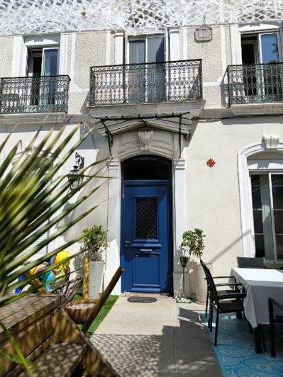 Image No.1-4 Bed House for sale