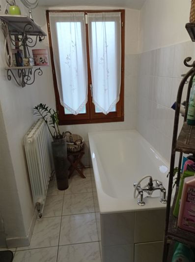 Image No.17-6 Bed House for sale