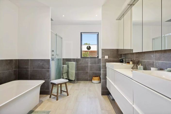 Image No.22-6 Bed House for sale