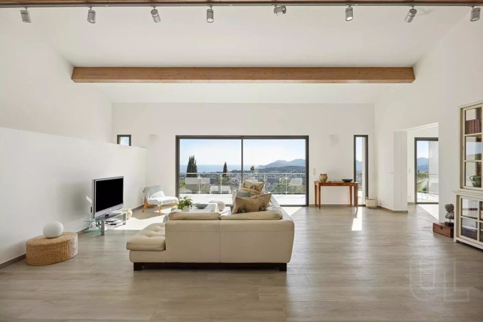 Image No.6-6 Bed House for sale