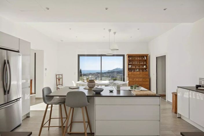 Image No.9-6 Bed House for sale