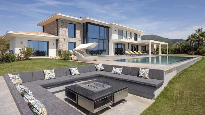 Image No.1-6 Bed House for sale