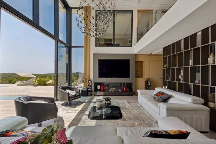 Image No.3-6 Bed House for sale