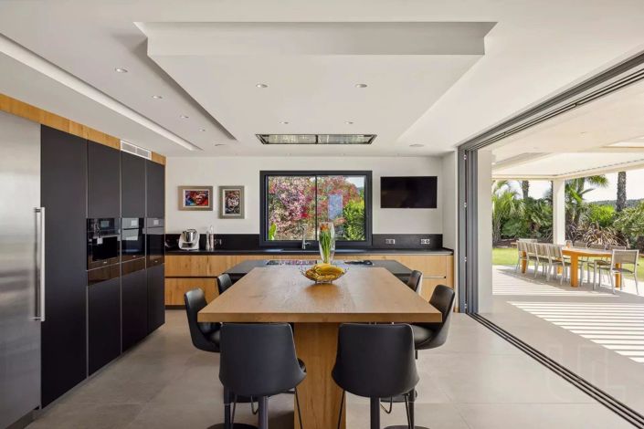 Image No.8-6 Bed House for sale