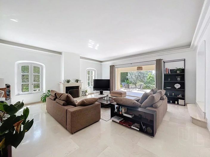 Image No.2-4 Bed House for sale