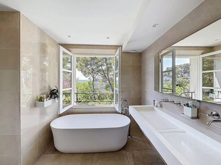 Image No.6-4 Bed House for sale