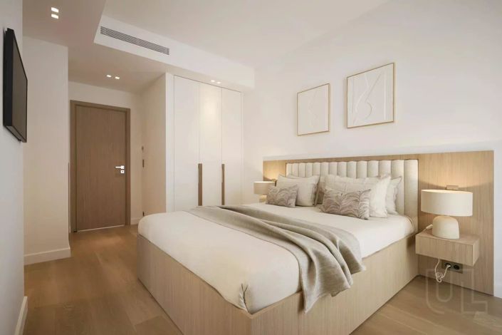 Image No.10-2 Bed Property for sale